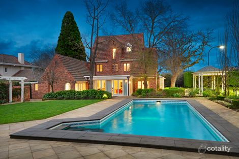 Property photo of 2 Ledbury Court Toorak VIC 3142