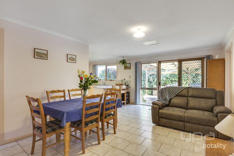 Property photo of 8 Settler Court Werribee VIC 3030