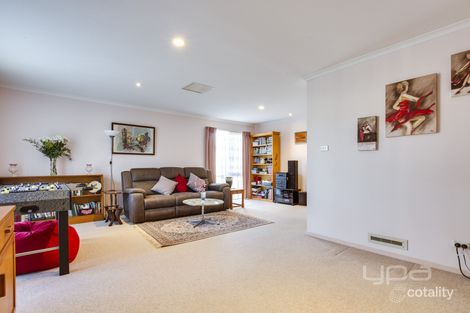 Property photo of 8 Settler Court Werribee VIC 3030