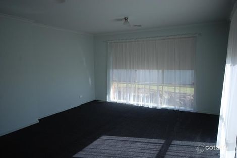 Property photo of 18 Walla Place Glenfield Park NSW 2650