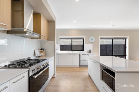 Property photo of 5 Maple Drive Romsey VIC 3434