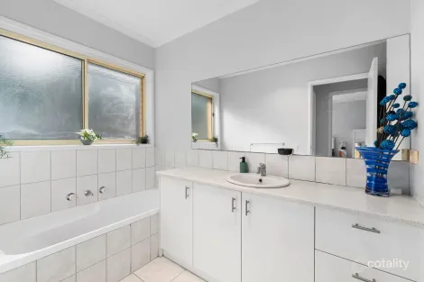 Property photo of 2/18 Manoon Road Clayton South VIC 3169