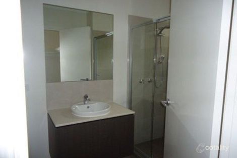 Property photo of 15 Tawleed Grove Clyde North VIC 3978