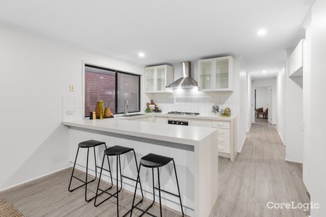 Property photo of 8 Lanaghan Avenue Caroline Springs VIC 3023