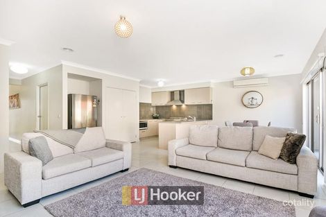 Property photo of 8 Noorat Place Cranbourne North VIC 3977