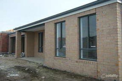 Property photo of 2 Pipetrack Circuit Cranbourne East VIC 3977