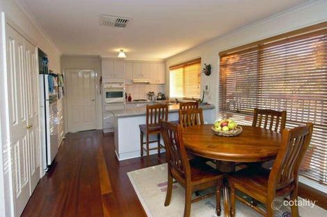 Property photo of 8 Balmoral Circuit Eltham VIC 3095