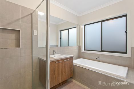 Property photo of 14 Ballymarang Chase Cranbourne West VIC 3977