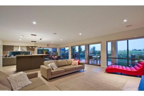 Property photo of 11 Feathery Grove Sandhurst VIC 3977