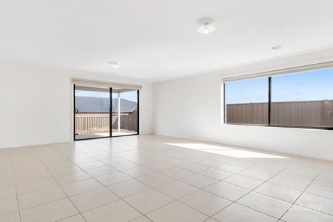 Property photo of 27 Duloe Rise Cobblebank VIC 3338