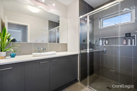 Property photo of 10 Belcher Way Gisborne VIC 3437