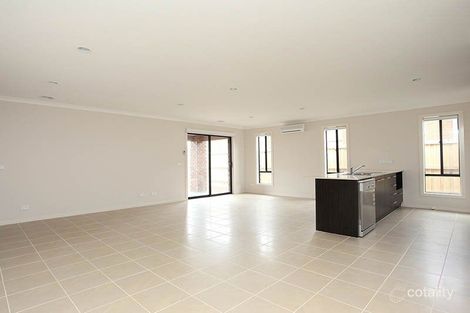 Property photo of 16 Kayla Avenue Tarneit VIC 3029