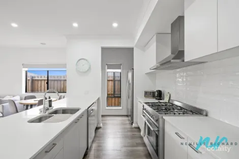 Property photo of 10 Duchess Drive St Leonards VIC 3223