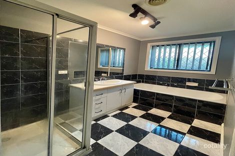 Property photo of 18 Dunai Walk Delahey VIC 3037
