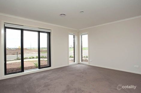 Property photo of 16 Kayla Avenue Tarneit VIC 3029