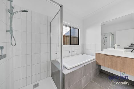 Property photo of 7 Frangipani Way Mickleham VIC 3064