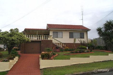 4 Claremont Ave, Lake Heights, NSW 2502