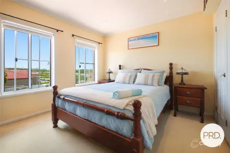 Property photo of 11 Oxford Place Arundel QLD 4214