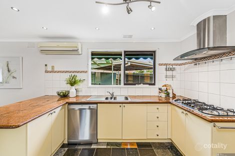 Property photo of 9 Hamilton Close Endeavour Hills VIC 3802