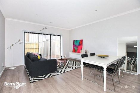 2/2 Northern Cres, Craigieburn, VIC 3064