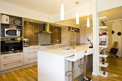 Property photo of 17 Seaview Close Eleebana NSW 2282