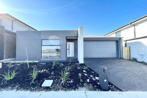 33 Alambadi Cct, Clyde North, VIC 3978