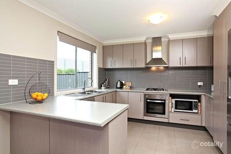 Property photo of 33 Sherrington Grange Derrimut VIC 3026