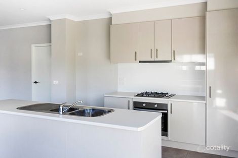 Property photo of 1 Axel Walk Cranbourne North VIC 3977
