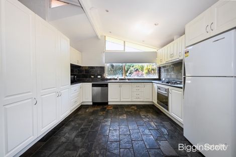 Property photo of 2 Greenham Crescent Mount Waverley VIC 3149