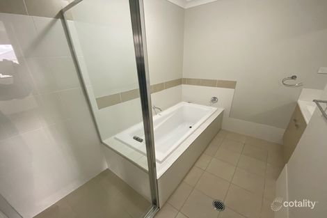 Property photo of 39B Ingleburn Gardens Drive Bardia NSW 2565