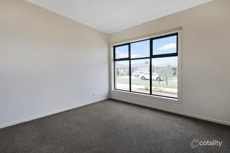 Property photo of 28 Leandon Avenue Wollert VIC 3750