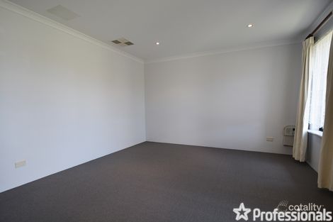 Property photo of 14 Ferncliffe Parkway Meadow Springs WA 6210