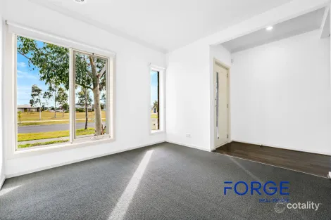 Property photo of 7 Mulloway Drive Point Cook VIC 3030