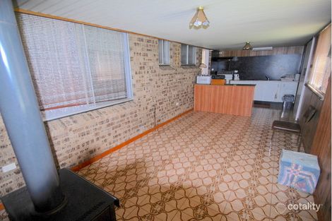 Property photo of 23 Chrysanthemum Avenue Lurnea NSW 2170