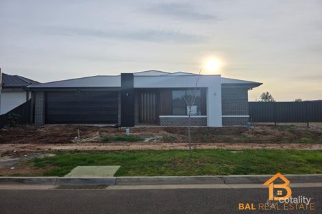 2 Lina Way, Melton South, VIC 3338