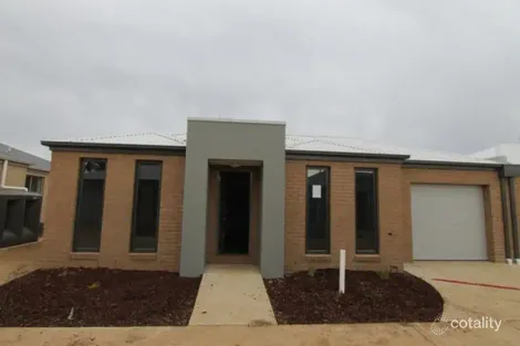 13 Pozieres Pl, Sebastopol, VIC 3356