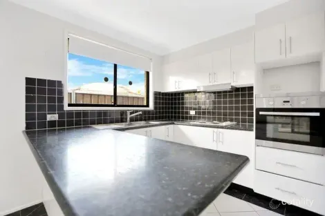 Property photo of 11 Rhonda Place Plumpton NSW 2761