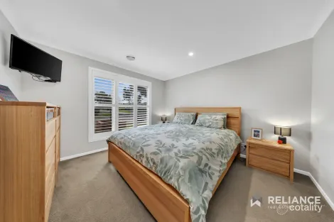 Property photo of 13 Hoddle Link Manor Lakes VIC 3024
