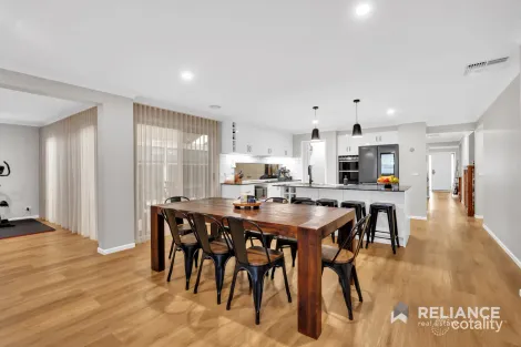 Property photo of 13 Hoddle Link Manor Lakes VIC 3024