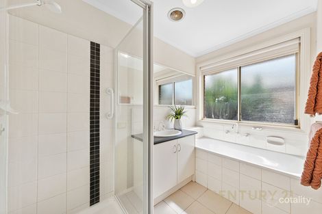 Property photo of 17 Amberley Drive Pakenham VIC 3810