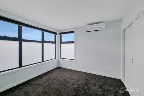 Property photo of 2/30-32 West Fyans Street Newtown VIC 3220