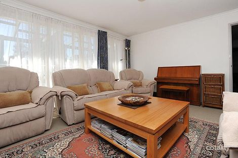 Property photo of 17 Jacaranda Drive Jerrabomberra NSW 2619