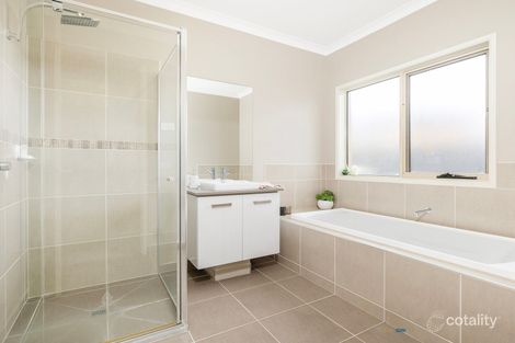 Property photo of 31 Benalla Avenue Eynesbury VIC 3338