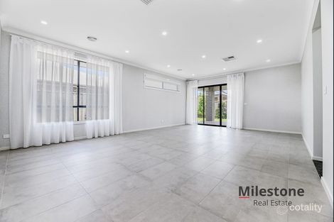 Property photo of 17 King Parrot Boulevard Drouin VIC 3818