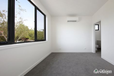 Property photo of 1/13 Aikman Crescent Chadstone VIC 3148