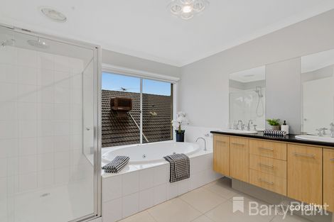 Property photo of 12 Silky Oak Drive Bundoora VIC 3083