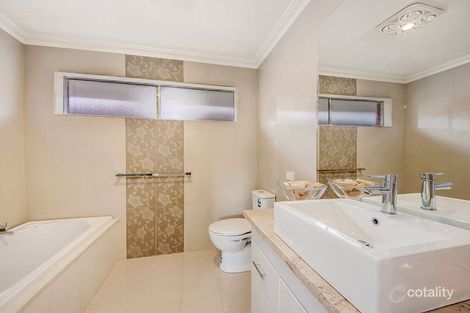 Property photo of 18 Westminster Drive Avondale Heights VIC 3034