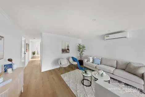 Property photo of 15 Willandra Loop Caroline Springs VIC 3023