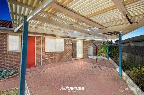 Property photo of 2 Ayres Close Cranbourne North VIC 3977