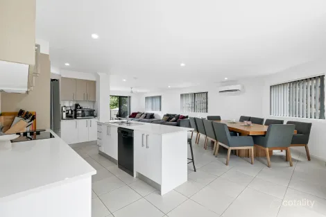 Property photo of 1/114 Wunburra Circle Pacific Pines QLD 4211